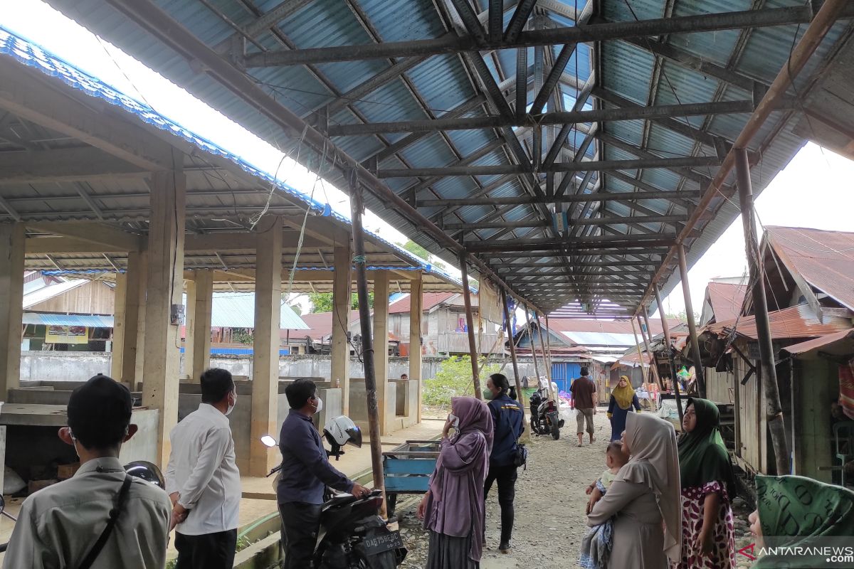 Kanopi di Blog G Pasar Keramat Barabai rusak dan membahayakan warga