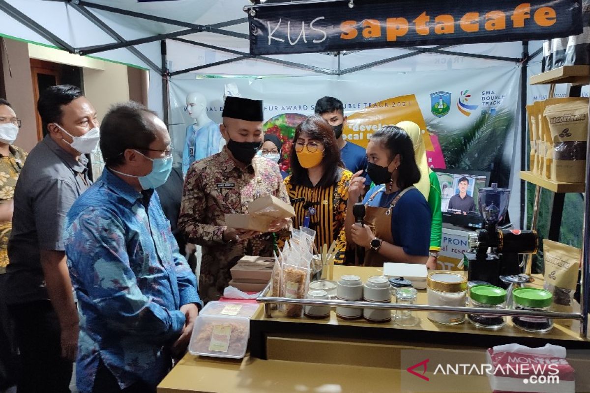 Disdik Jatim beri penghargaan untuk SMA Double Track