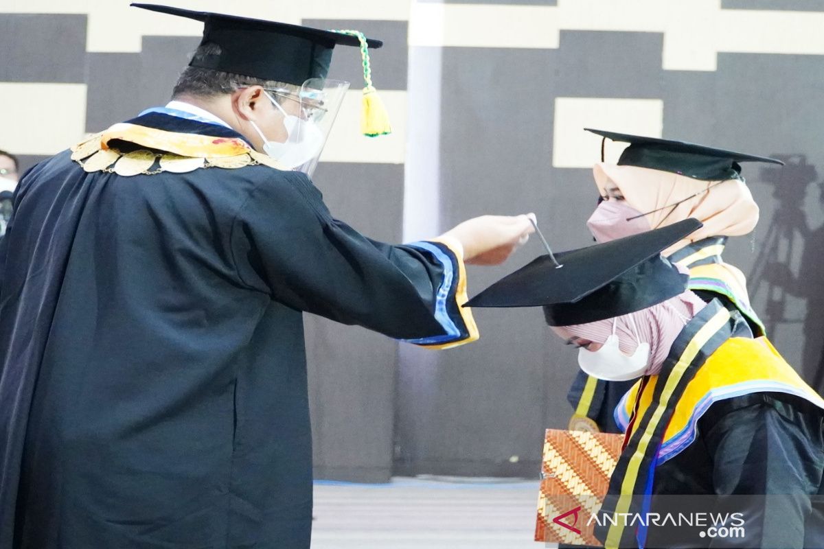 Universitas Lambung Mangkurat luluskan 1.107 orang di wisuda ke-103