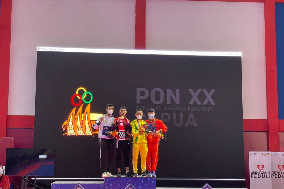 PON Papua - Karate kembali menyumbang medali perak bagi Sumbar