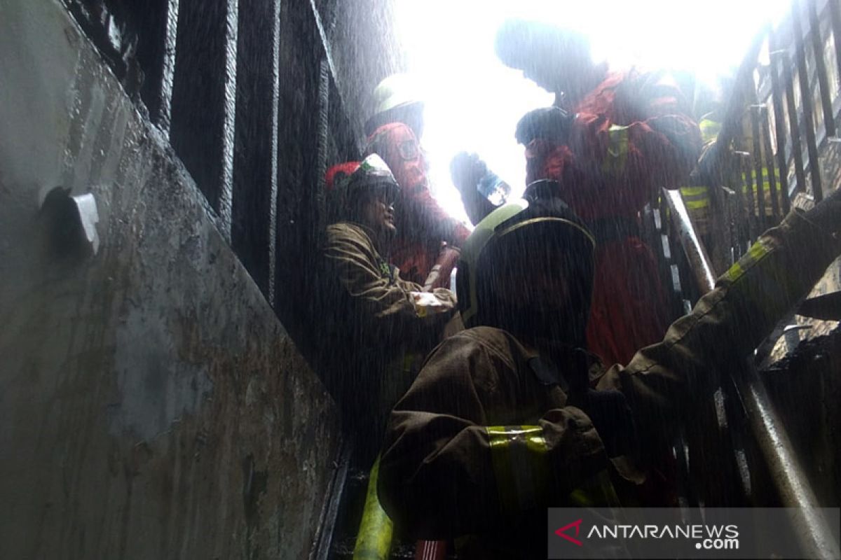 Kebakaran terjadi di sebuah warung soto di Sawah Besar