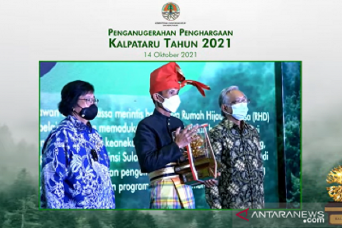 Menteri LHK Siti Nurbaya anugerahan Kalpataru 2021 kepada 10 pejuang lingkungan
