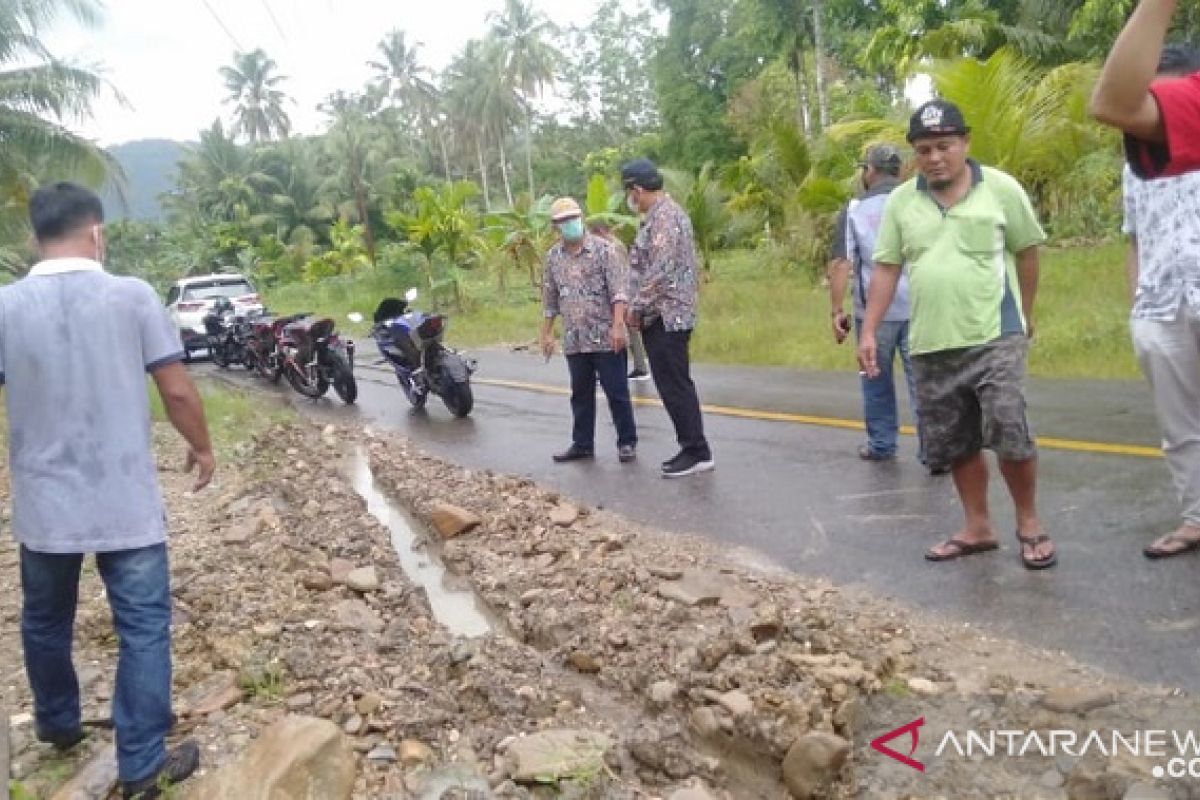 Tim BBPJN investigasi proyek jalan  nasional di Kepulauan Nias