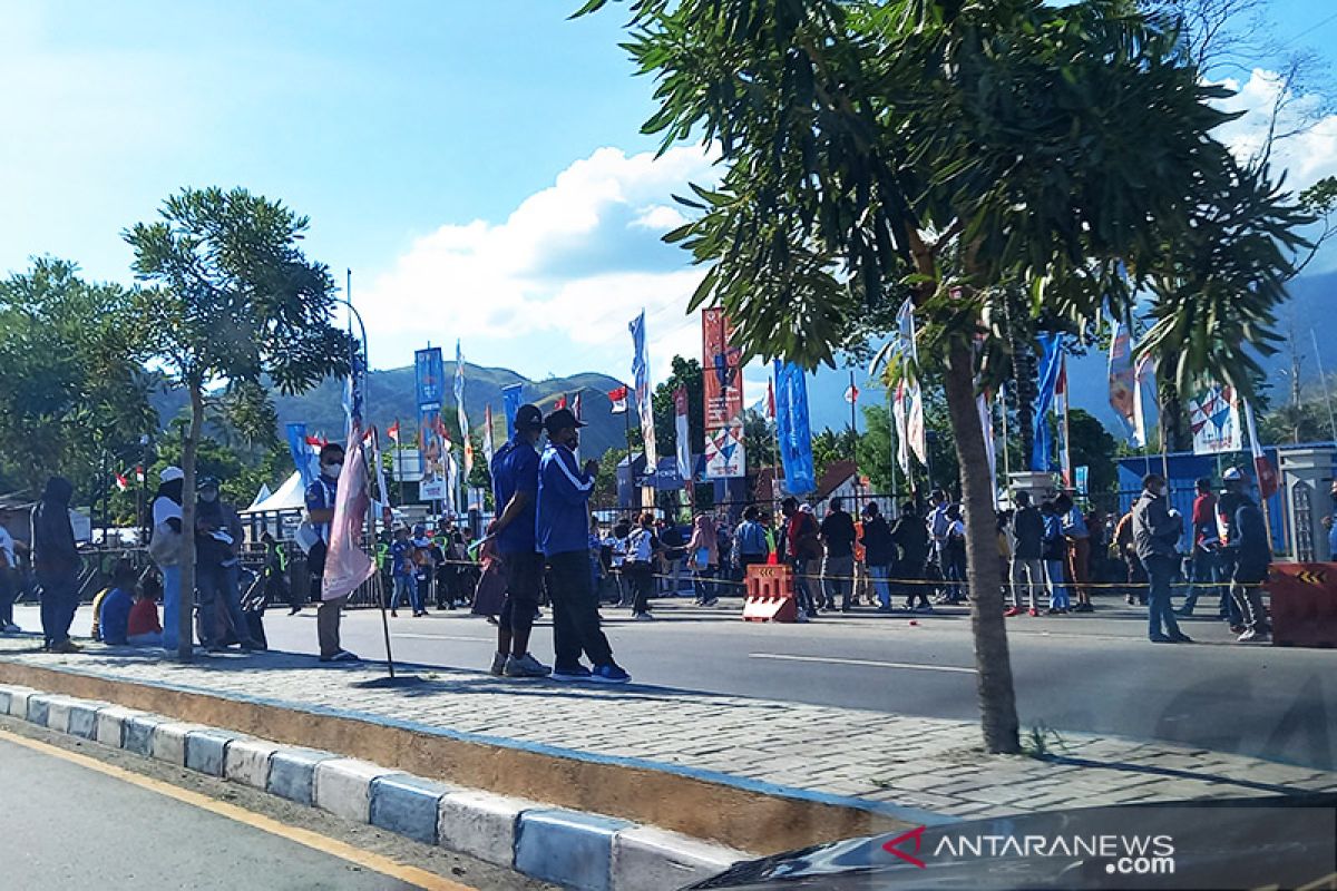 Warga Papua berbondong-bondong saksikan upacara penutupan