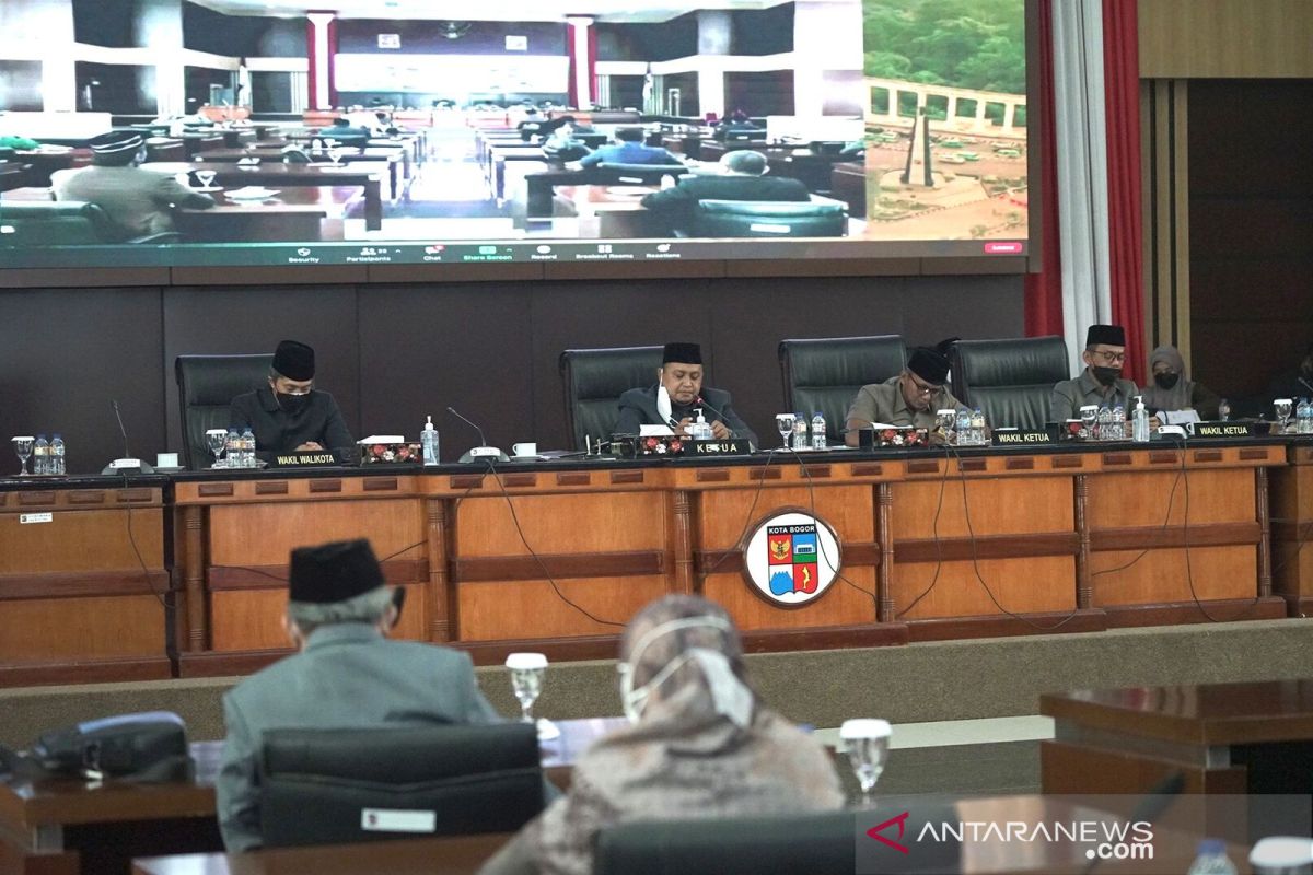 Pemkot Bogor serahkan rancangan APBD tahun 2022 sebesar Rp2,3 triliun kepada DPRD