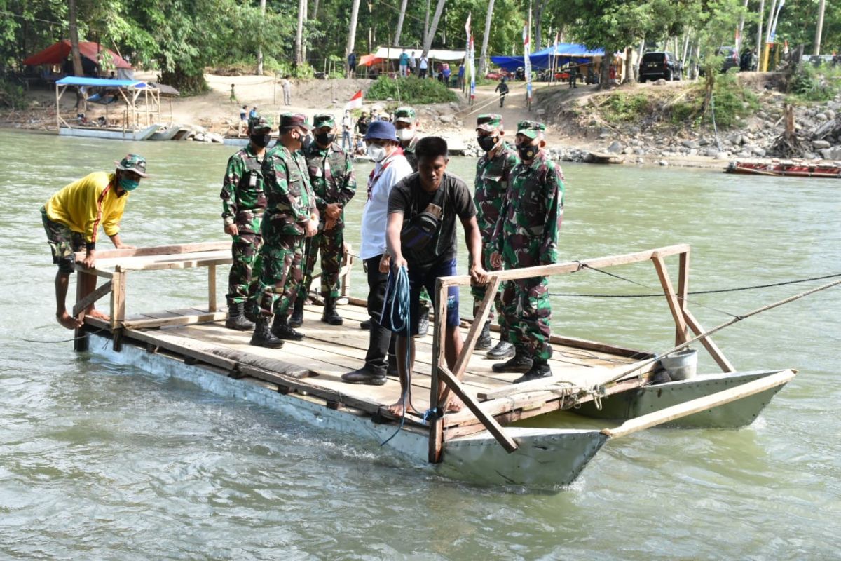 Pangdam Merdeka tinjau pembangunan TMMD Ke-112 di Bone Bolango