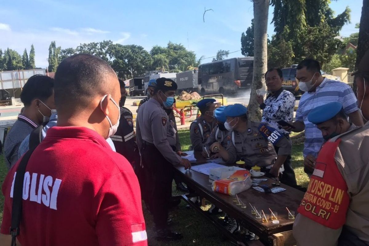 100 Personel Polres Simalungun tes urine, hasilnya negatif