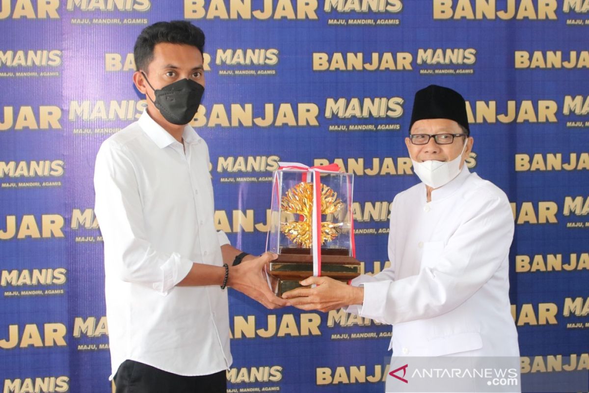 Anugerah Kalpataru 2021 diarak keliling Kota Martapura