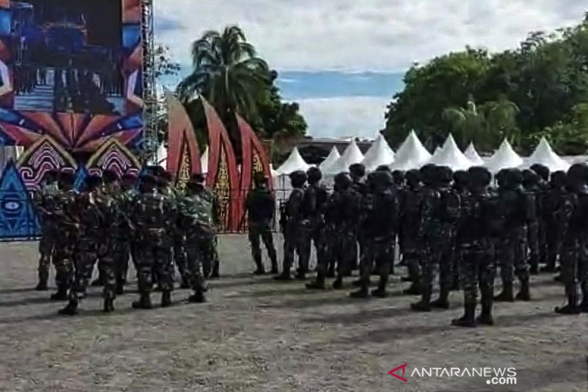 TNI-Polri amankan Festival Eme Neme di Timika