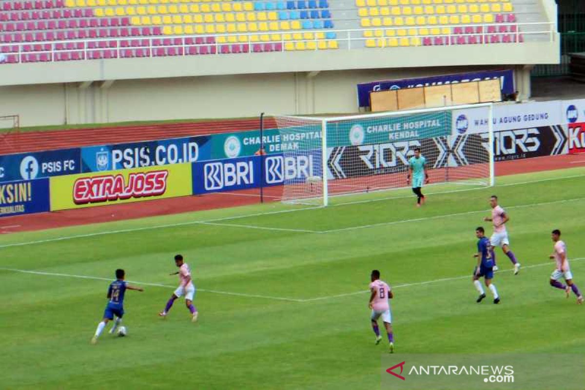 PSIS Semarang menaklukkan Persik Kediri 3-0