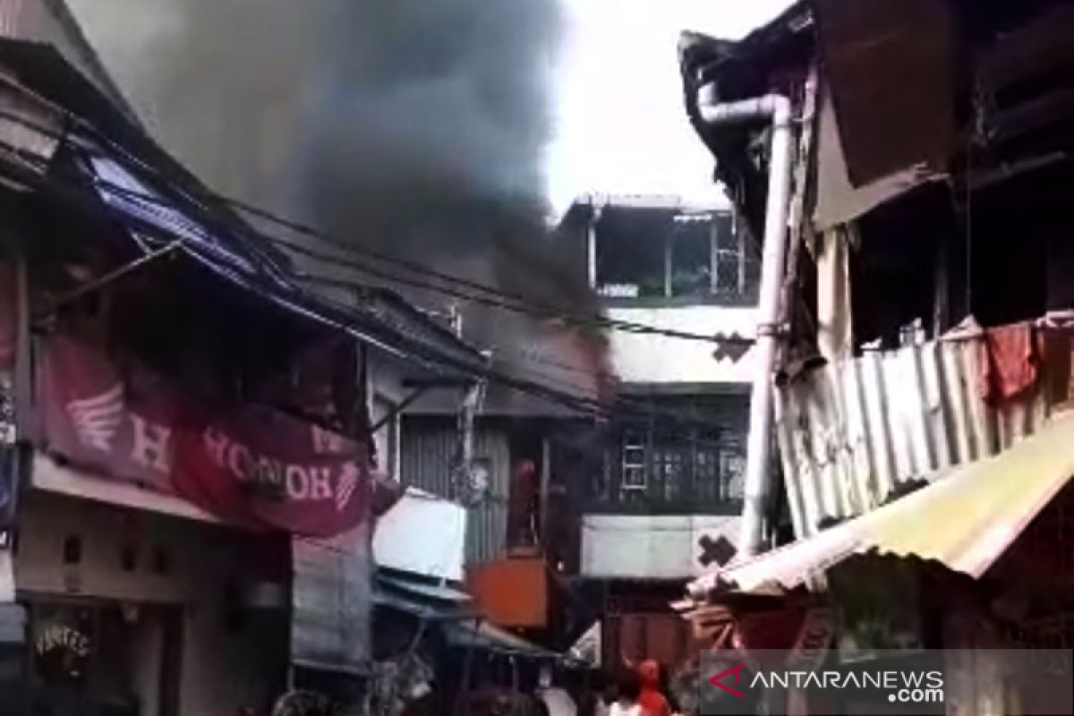 Polisi periksa penyebab terjadinya kebakaran di permukiman Tambora