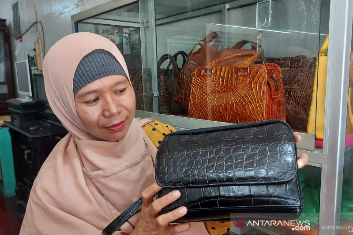 Exploring Merauke's iconic crocodile leather crafts