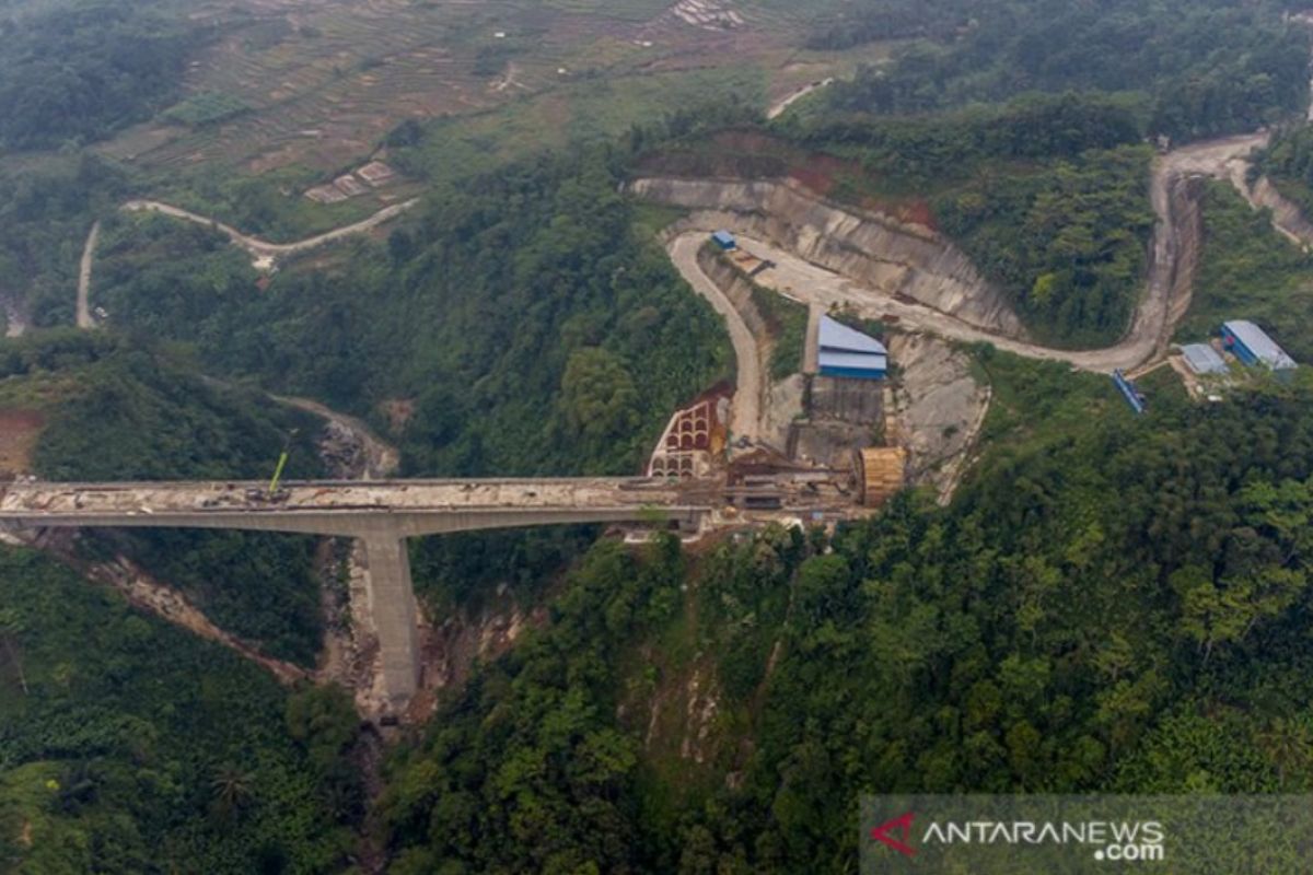 Pembangunan Kereta Cepat Jakarta-Bandung sudah mencapai 79 persen