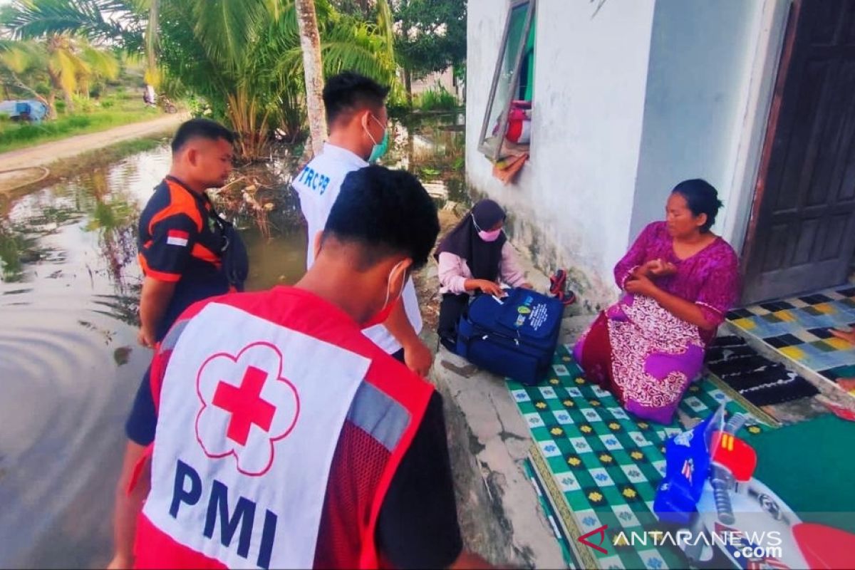 Petugas kesehatan di Kabupaten Penajam siaga 24 jam di lokasi banjir
