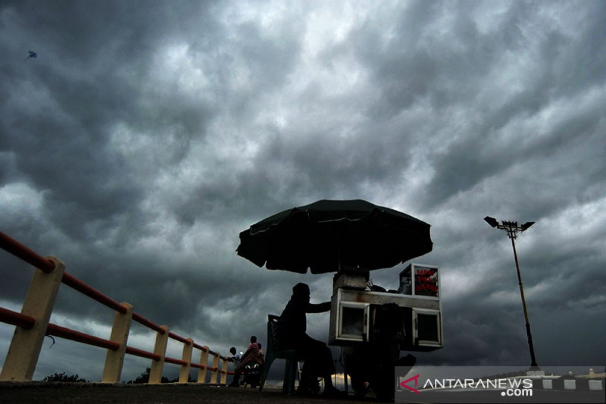 BMKG prakirakan hujan deras turun di sejumlah wilayah Indonesia