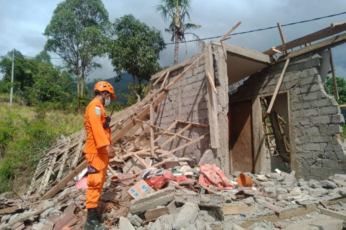 Basarnas evakuasi tiga orang korban meninggal akibat gempa di Bali