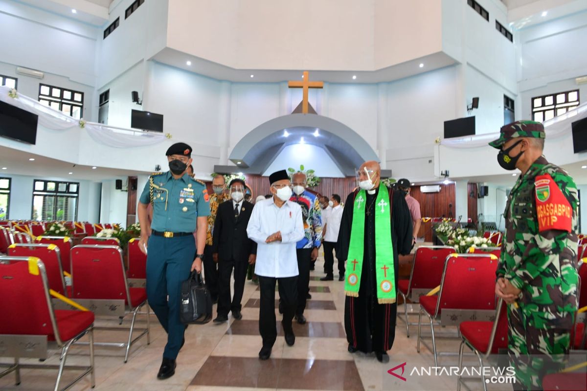 Wapres Ma'ruf Amin kunjungi gereja GKI Pniel Kotaraja Jayapura