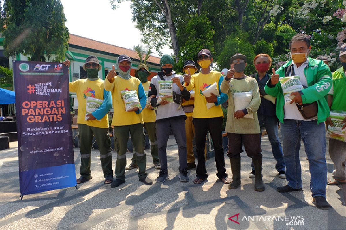 ACT salurkan bantuan pangan bagi pekerja harian di Kota Madiun