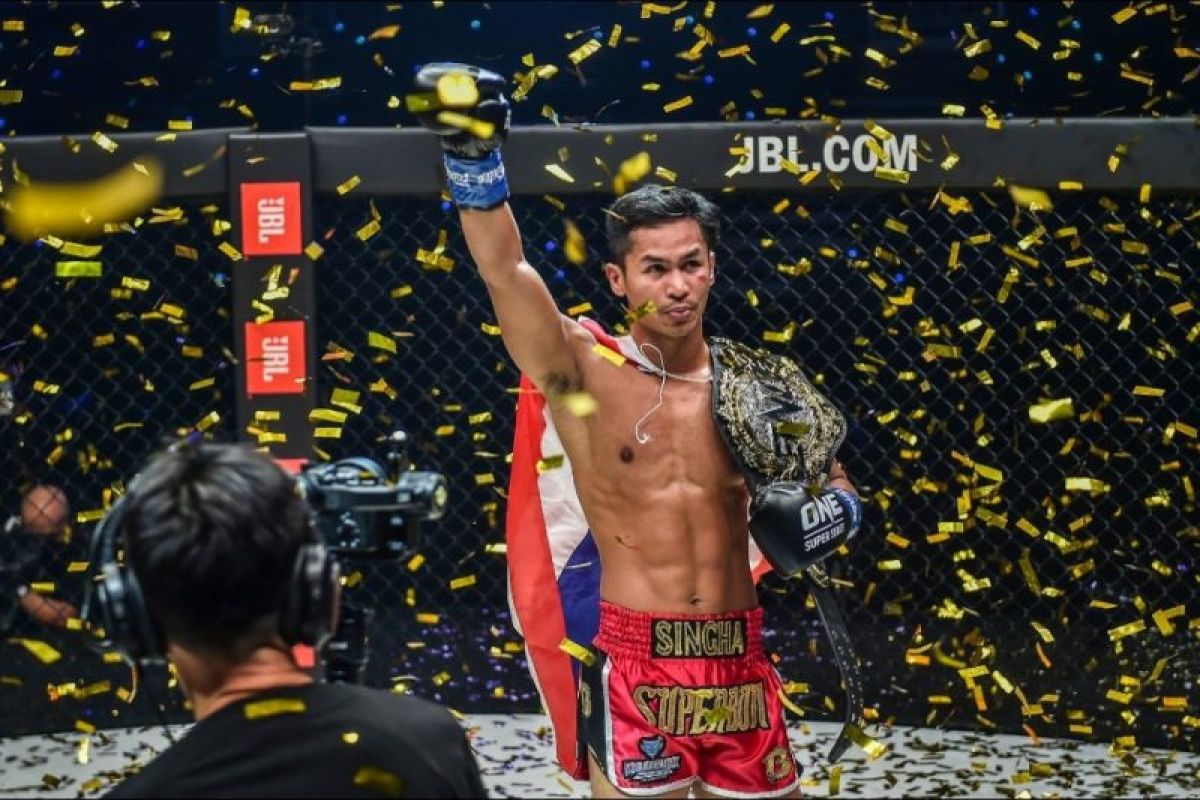 Superbon jadi juara dunia ONE Featherweight Kickboxing usai KO Petrosyan