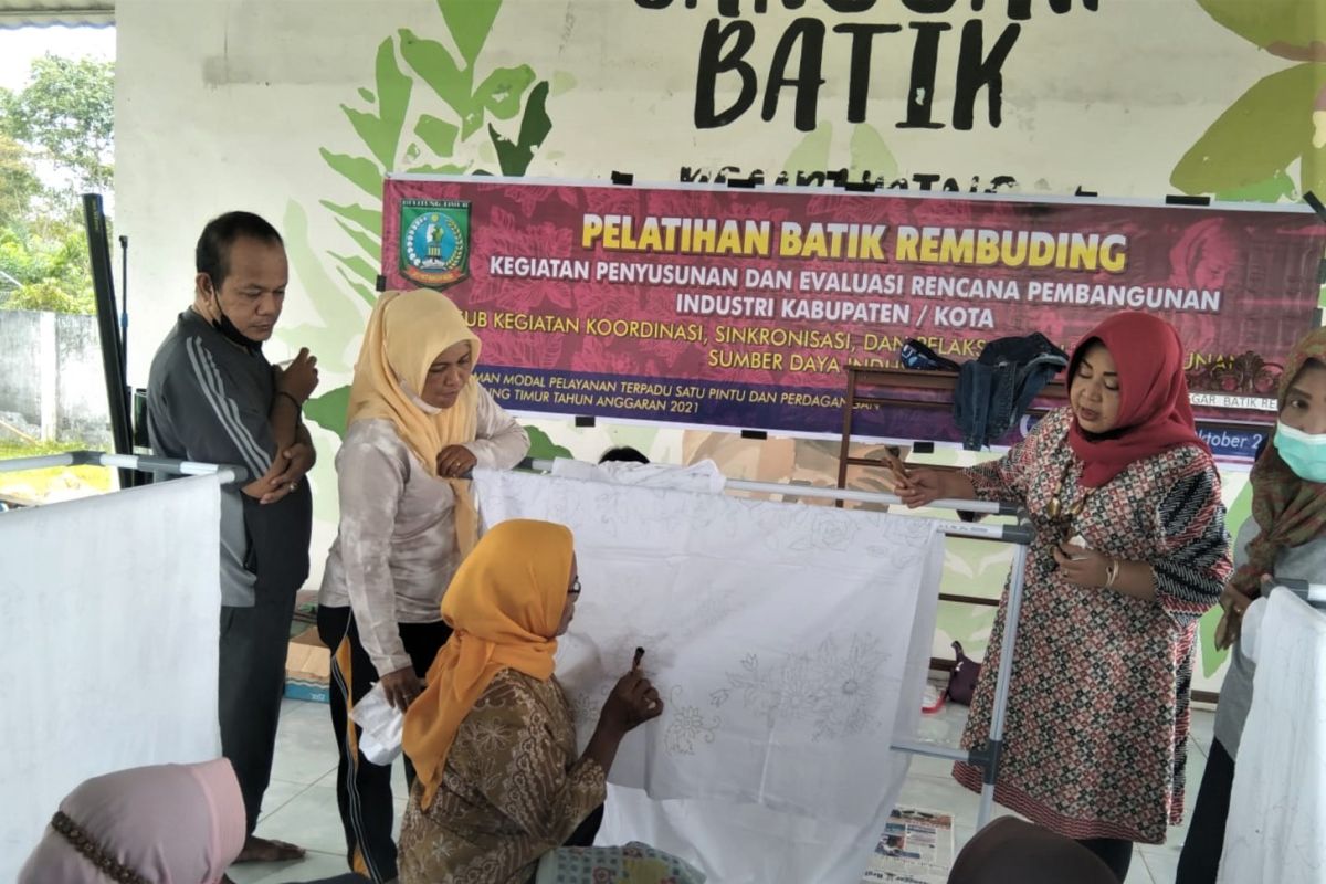 Dekranasda Belitung Timur dorong warga kembangkan batik daerah