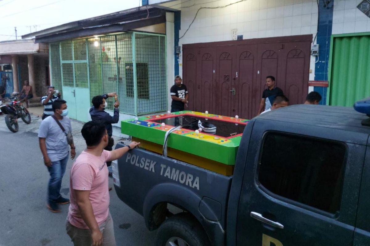 Polisi gerebek arena perjudian di Tanjung Morawa, para pemain tunggang langgang