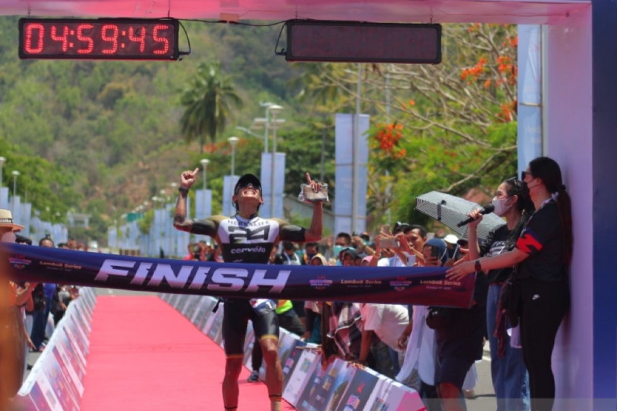 Atlet triatlon Indonesia Andy Wibowo juara HK Endurance Challenge di Lombok