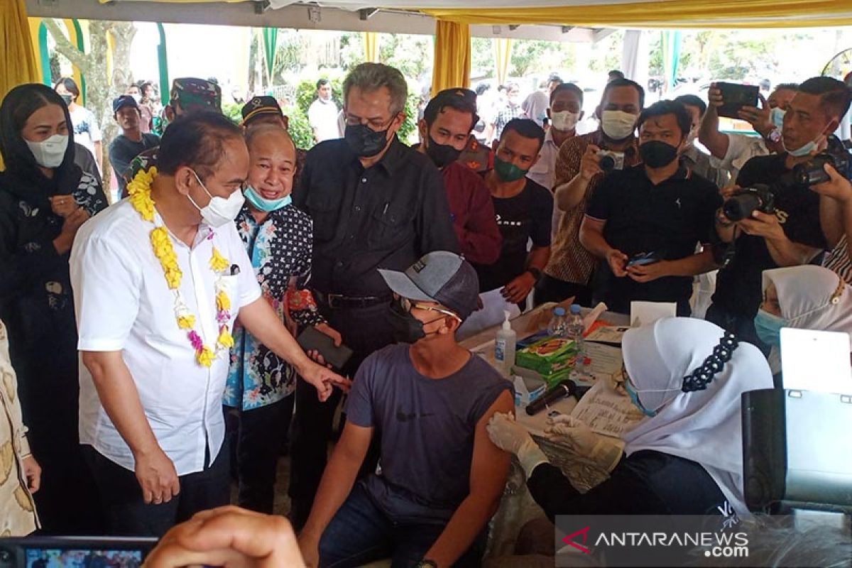 Tinjau percepatan vaksinasi di Aceh Tamiang, ini harapan Wamendes PDTT