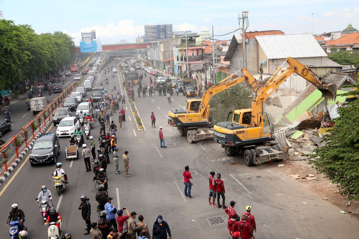 15 persil bangunan di Jalan Wonokromo Kota Surabaya dibongkar