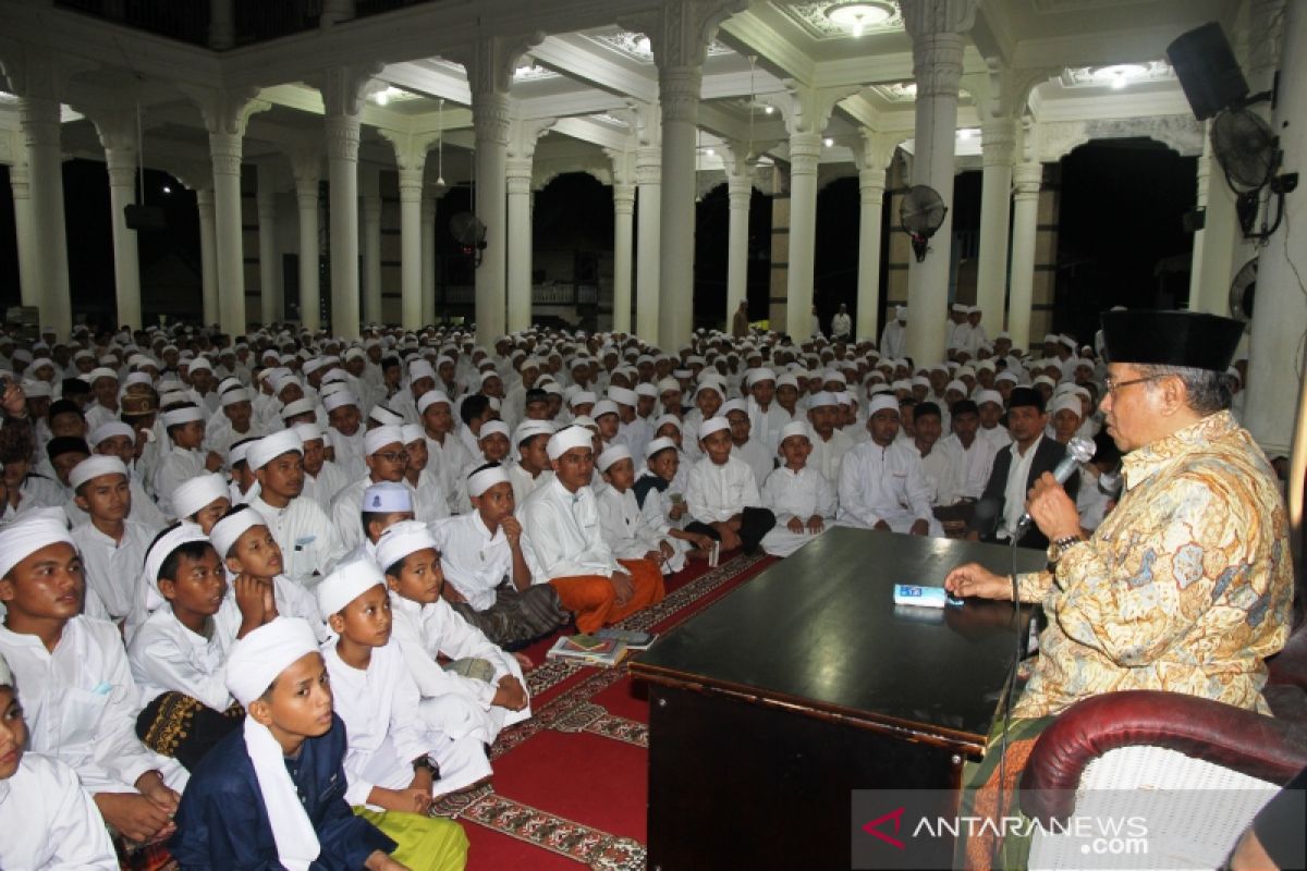 Ketua Umum PBNU hadiri Peringatan Maulid Nabi Muhammad SAW di Bireuen, ini ajakan untuk santri