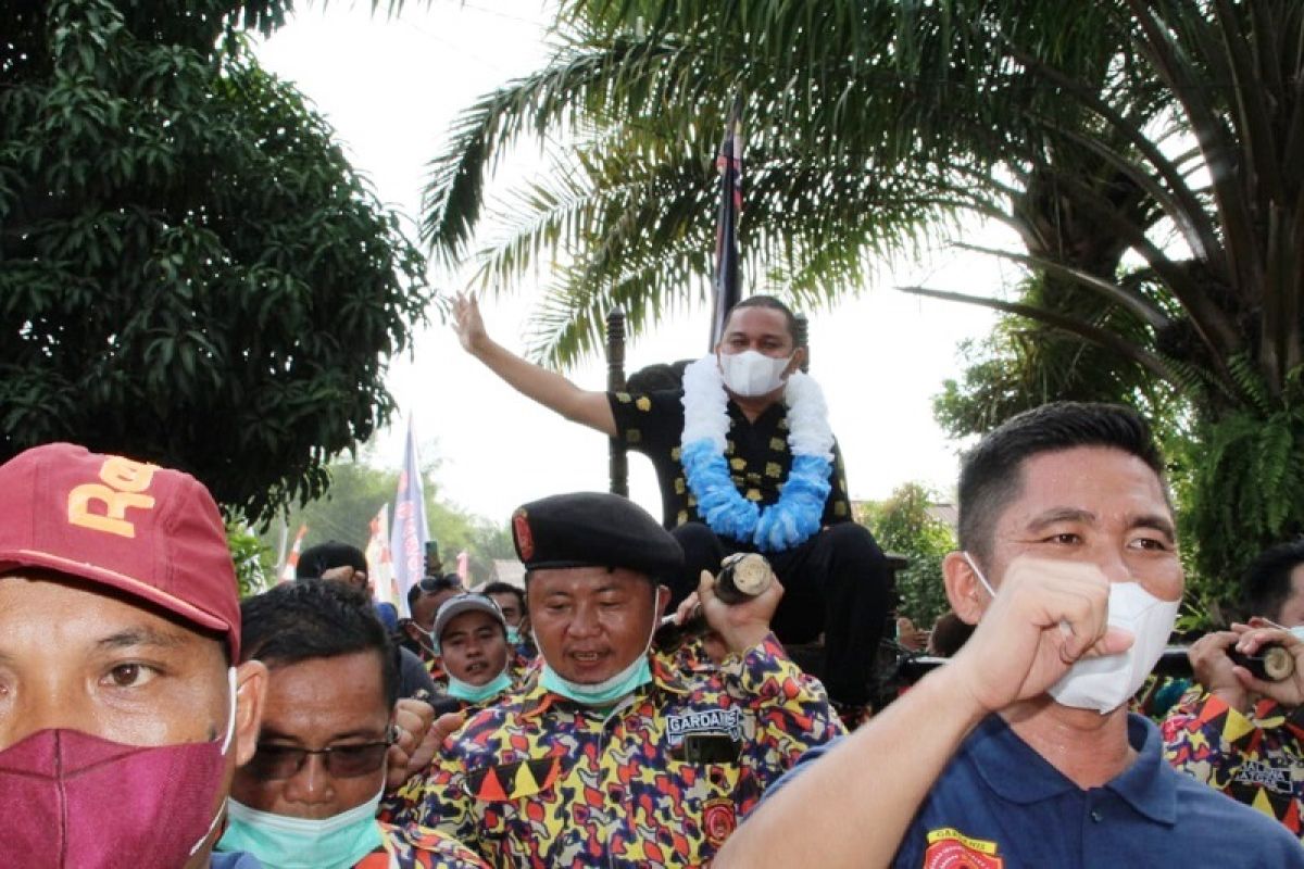 Bupati Bakhtiar sumbang Rp35 juta dan satu ekor kerbau untuk turnamen bola voli masyarakat Nias