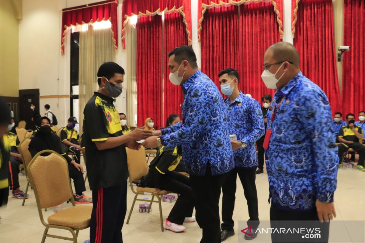 Wali Kota lepas atlet NPC Banjarbaru mengikuti PPN di Papua