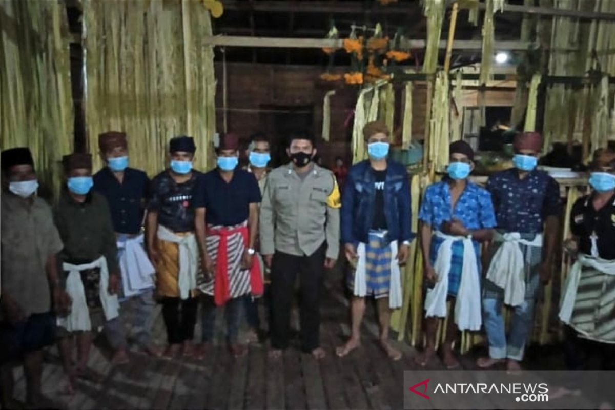 Polres HST sosialisasi 3M pada aruh adat di Balai Kumuh Desa Haruyan Dayak