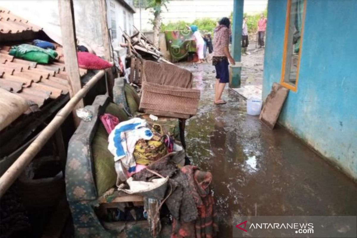 BPBD Bandung Barat: Longsor dan banjir bandang terjadi di tiga titik
