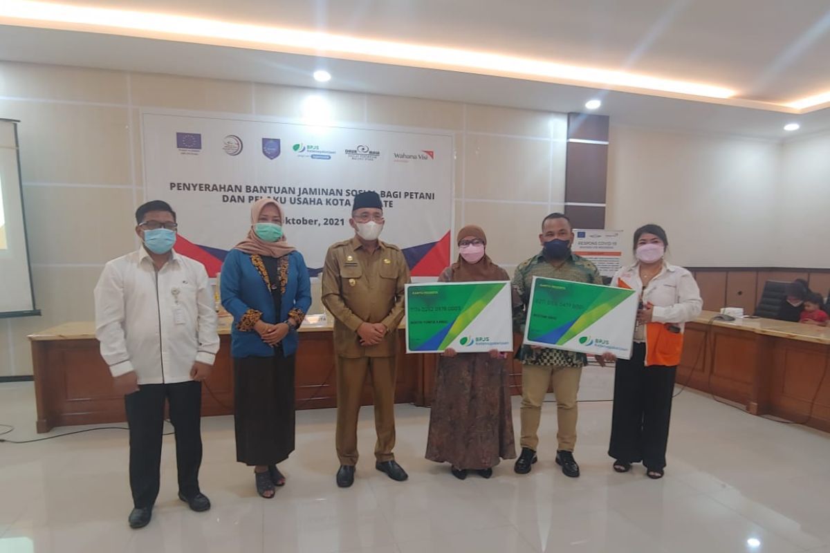 Uni Eropa-WVI salurkan Jamsos Ketenagakerjaan ke petani-UKM di Ternate, atasi dampak COVID -19