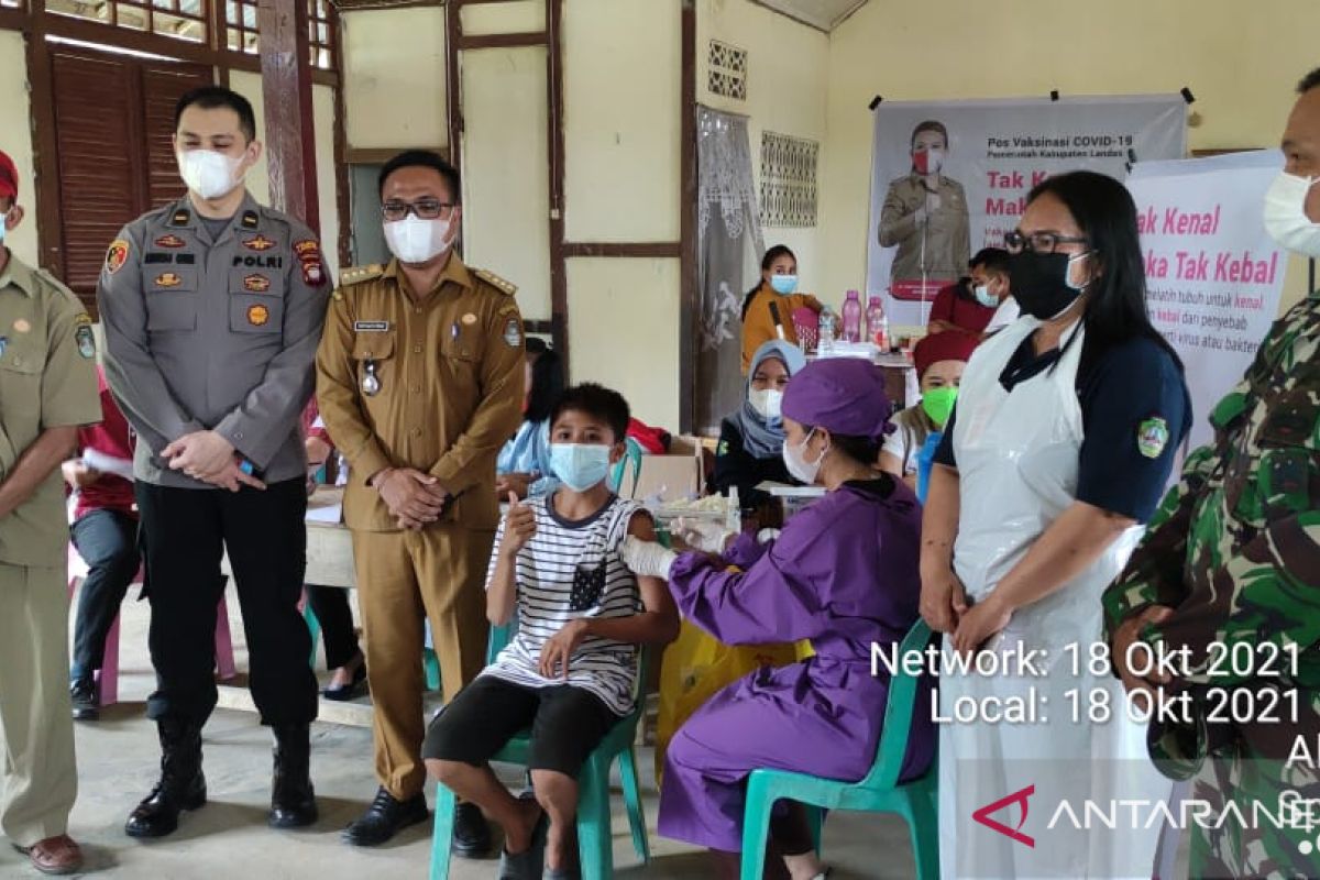 Siswa SMP Gotong Royong Raba ikuti vaksinasi COVID