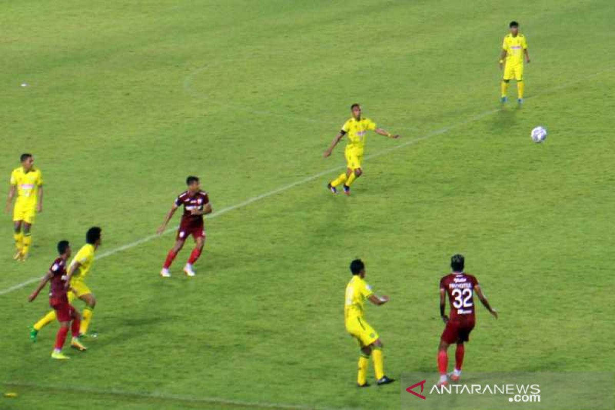 Persis menang lawan HW FC 2-1