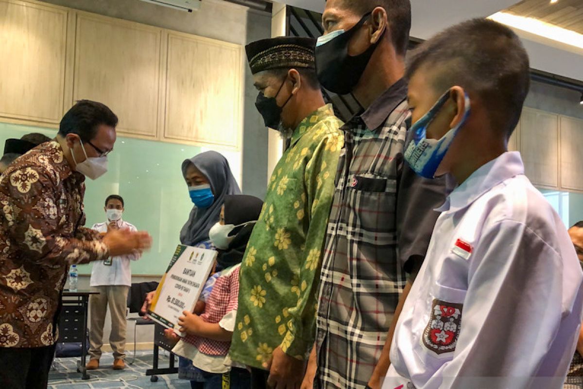 Baznas Yogyakarta menyalurkan bantuan untuk anak yatim karena COVID-19