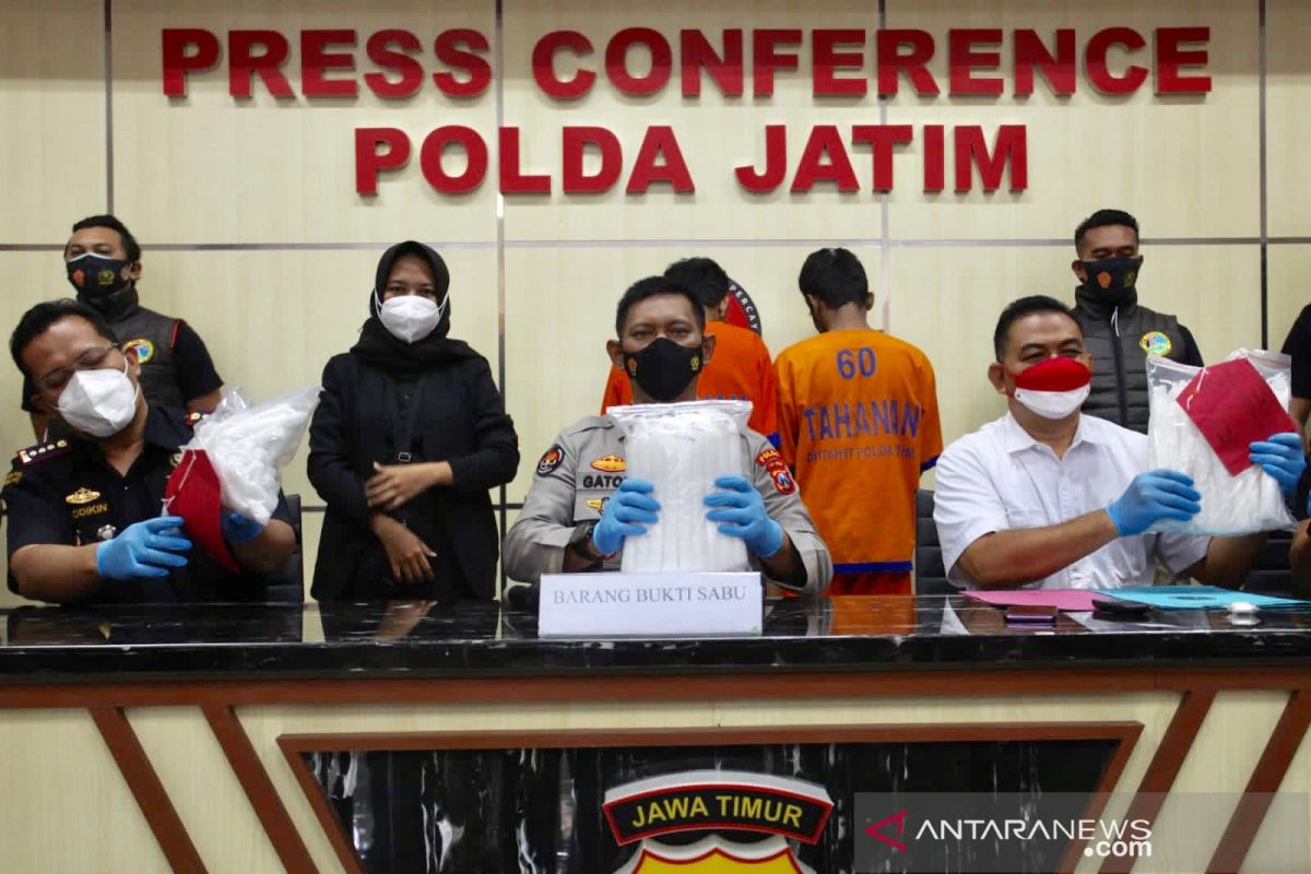 Polda Jatim menggagalkan penyelundupan enam kg sabu-sabu dari Malaysia