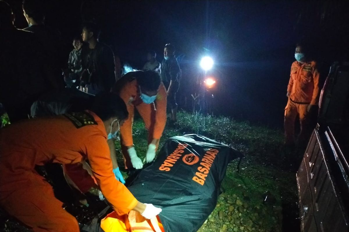 Basarnas evakuasi jenazah aktivis lingkungan yang  tenggelam di Merangin