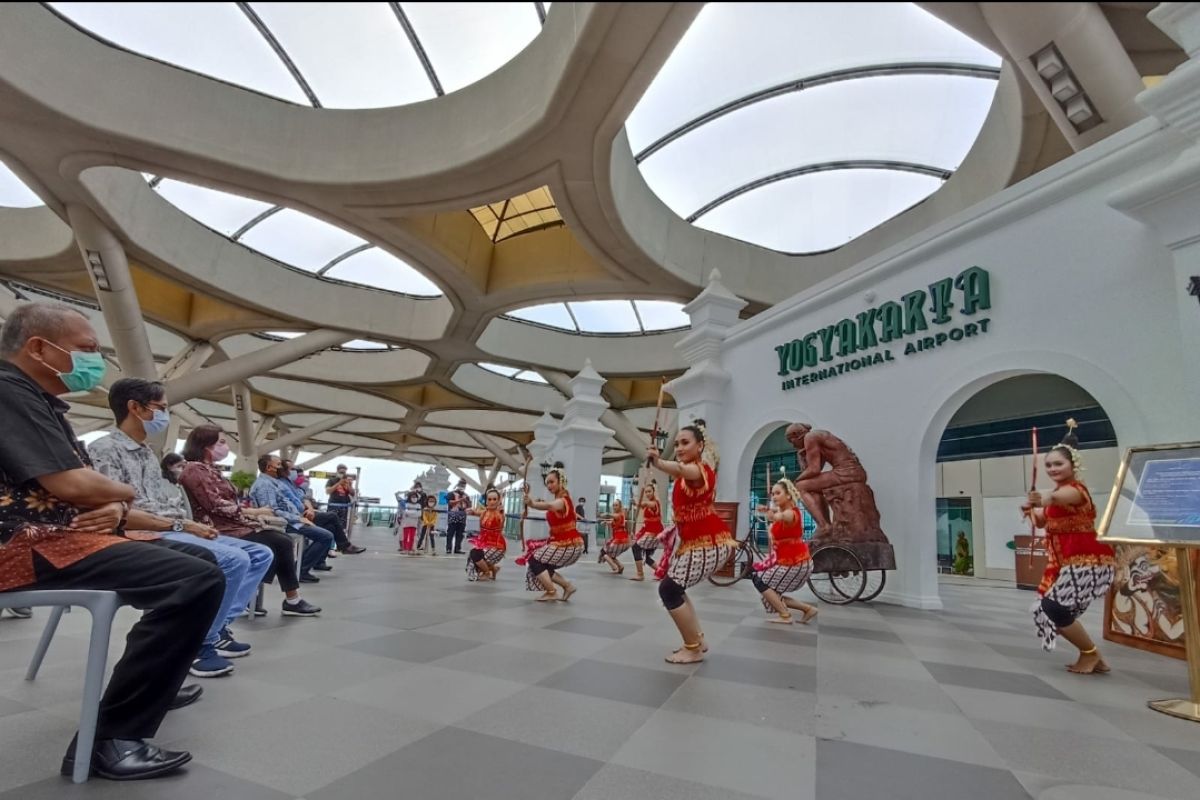 Bandara Internasional Yogyakarta menggelar pentas seni dan pameran wayang