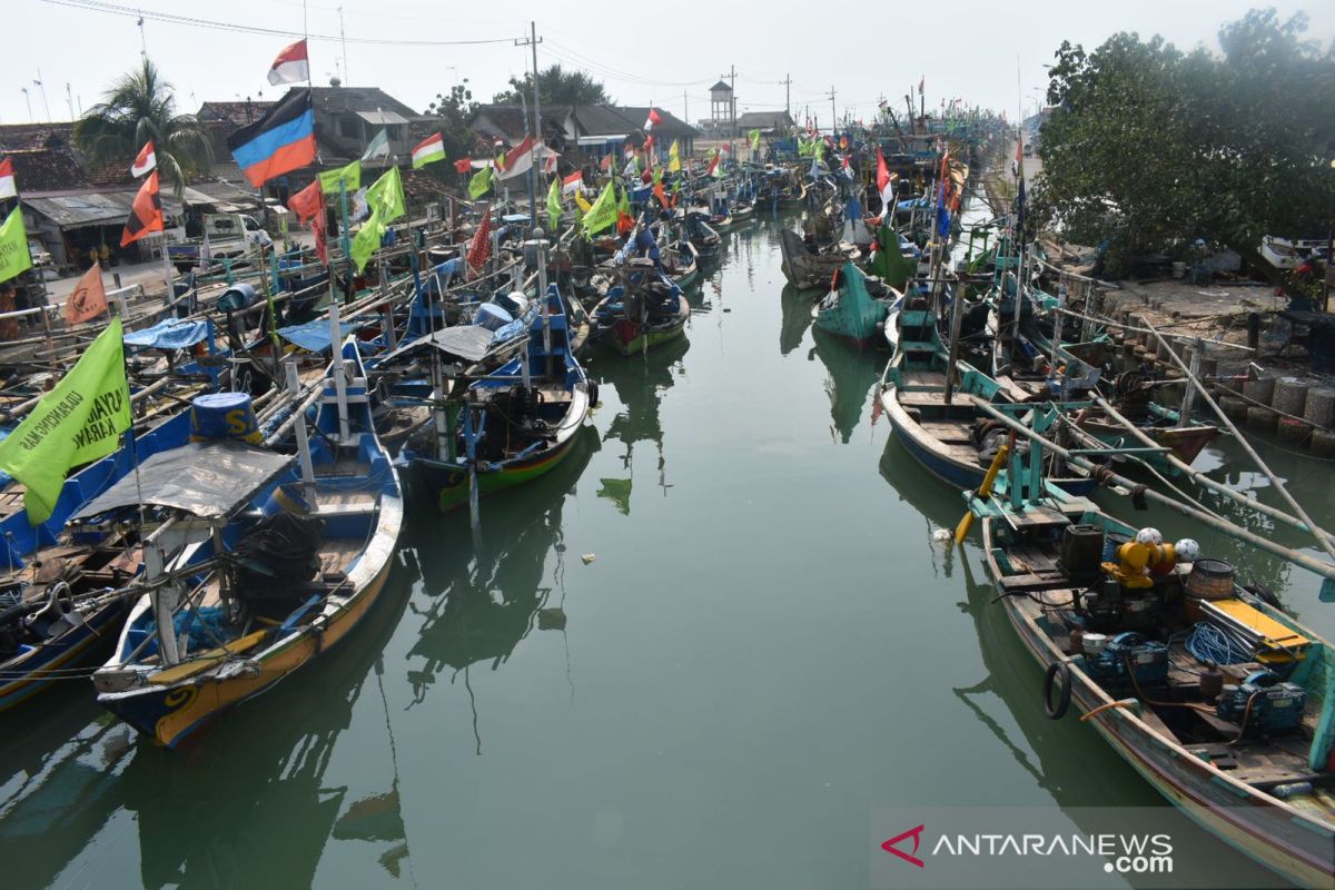 Ketika solar jadi tumpuan harapan nelayan di Kabupaten Gresik