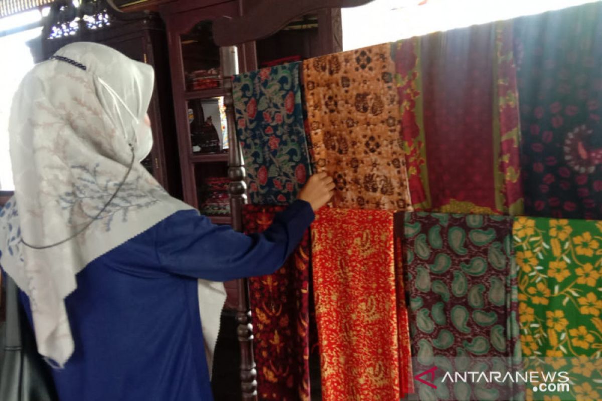 Kota Jambi Seberang sentra produksi batik Jambi.