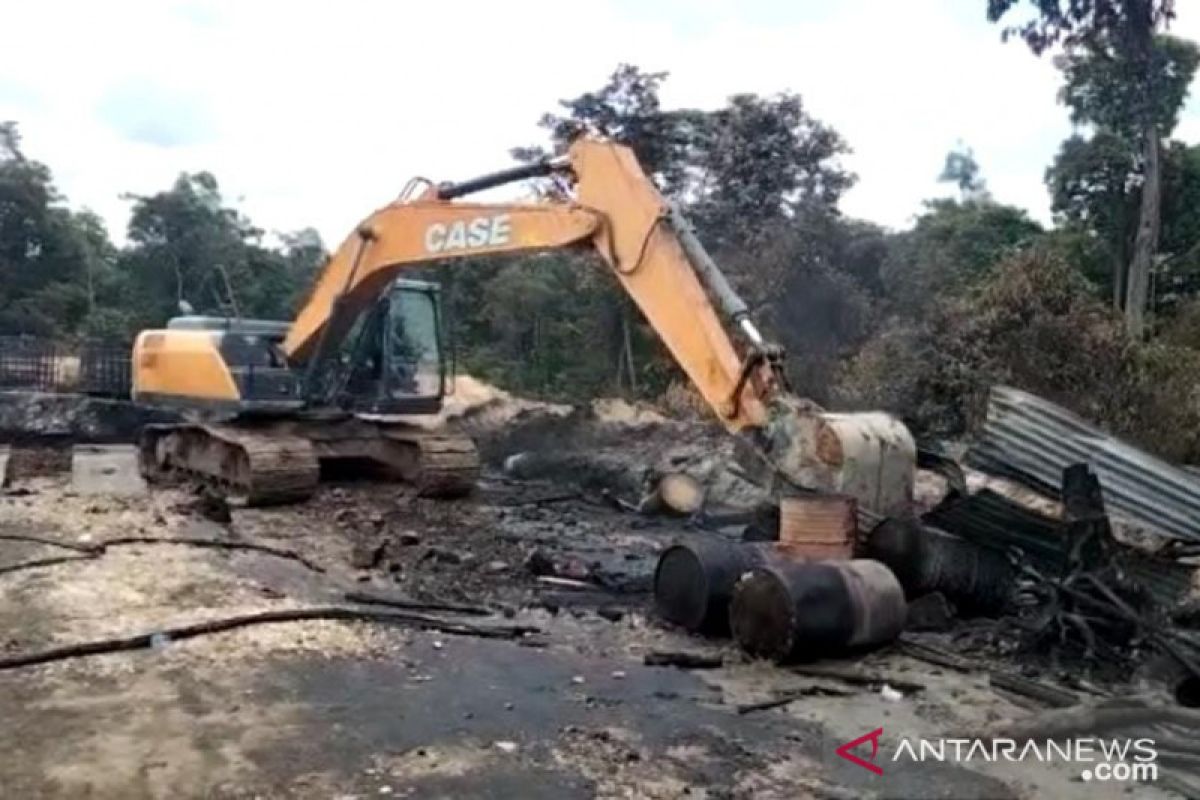 Polres Muarojambi tutup gudang dan tempat pengolahan minyak ilegal