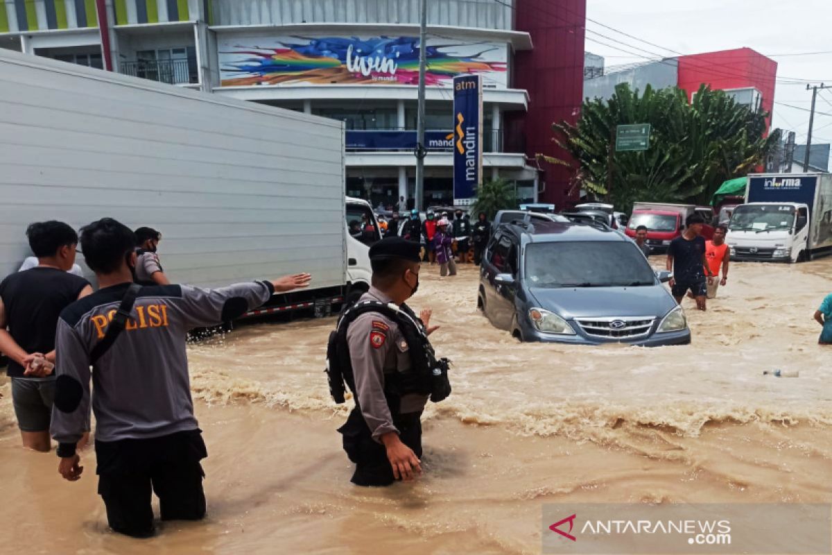 Polresta Samarinda siap siaga bantu masyarakat saat banjir kembali melanda
