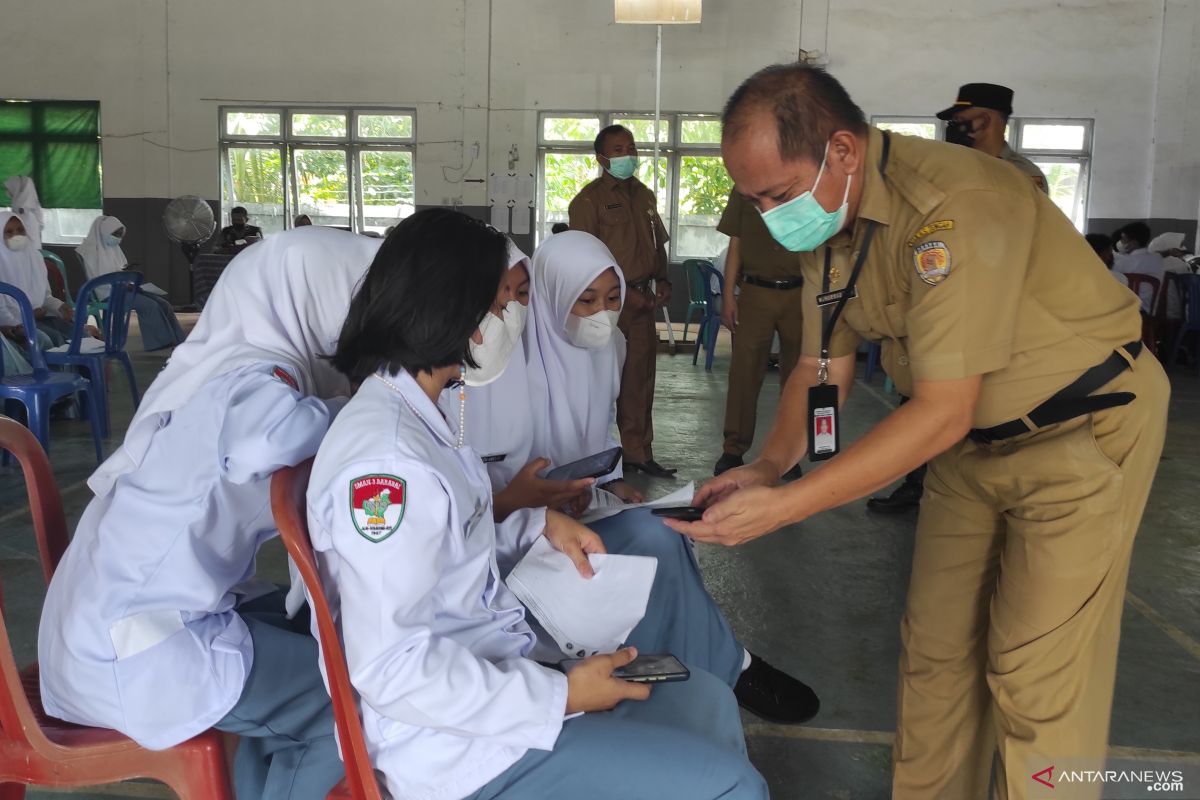 Sekda HST sosialisasi aplikasi PeduliLindungi kepada pelajar