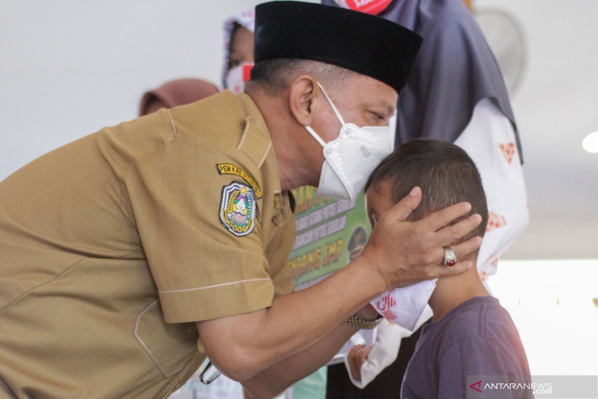 Pemkab Situbondo berikan beasiswa kepada anak yatim piatu korban COVID-19