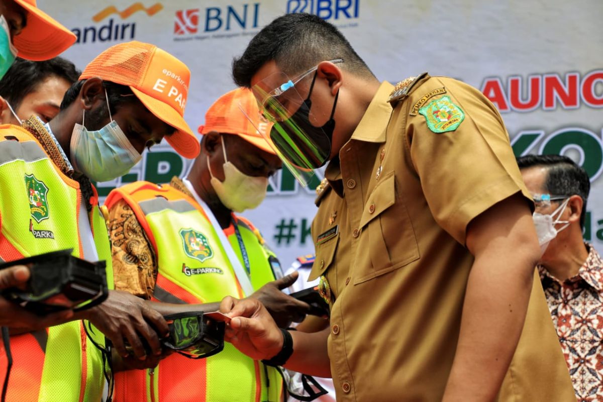 Wali Kota Medan temui juru parkir yang tolak penerapan E-Parking