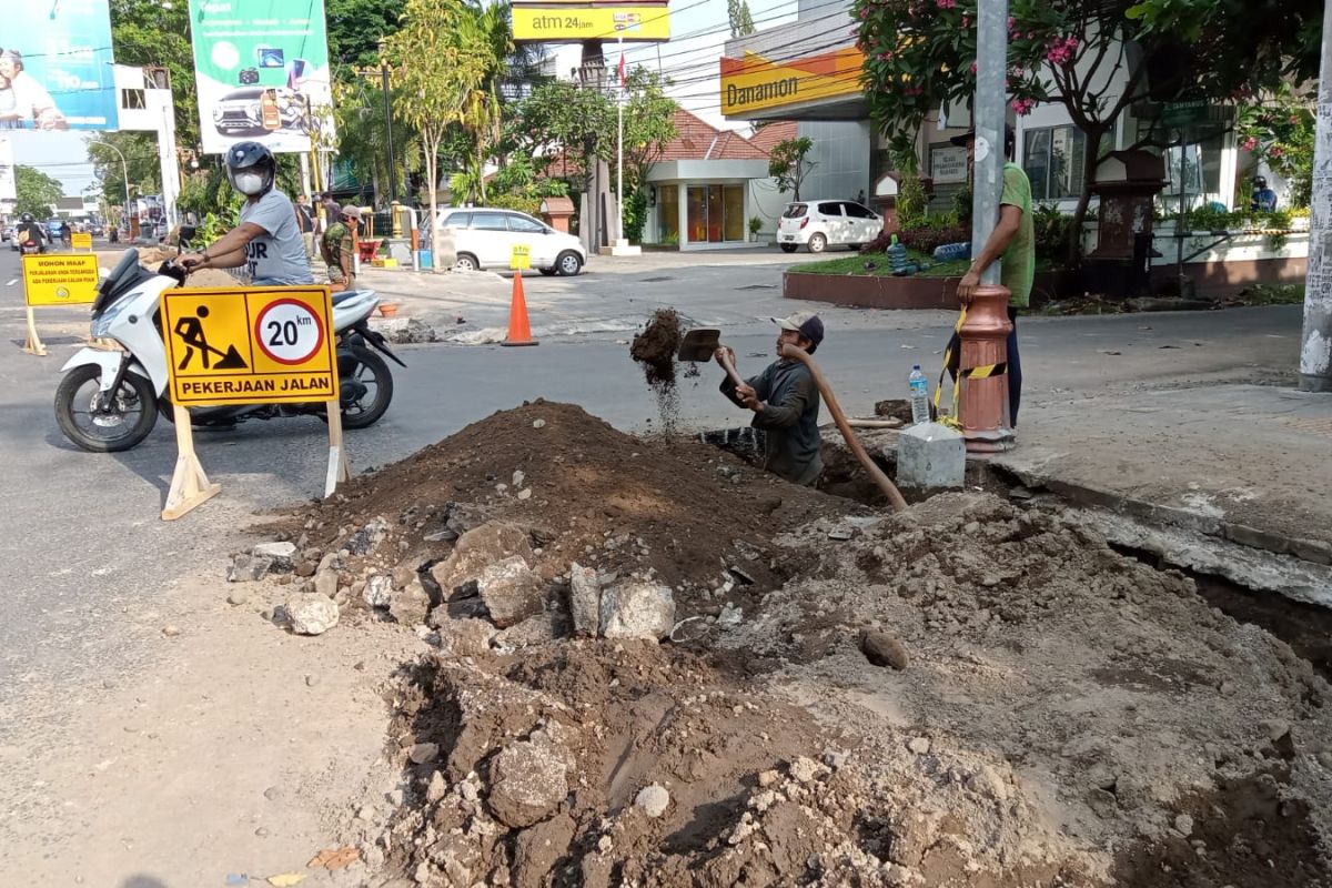 Pemkot Mataram meminta proyek galian pipa PDAM selesai sebelum WSBK