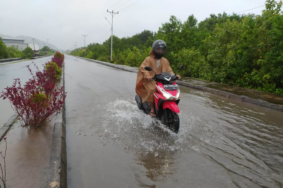 Jalan Batu Daya 1 Sukadana Kayong Utara sering banjir