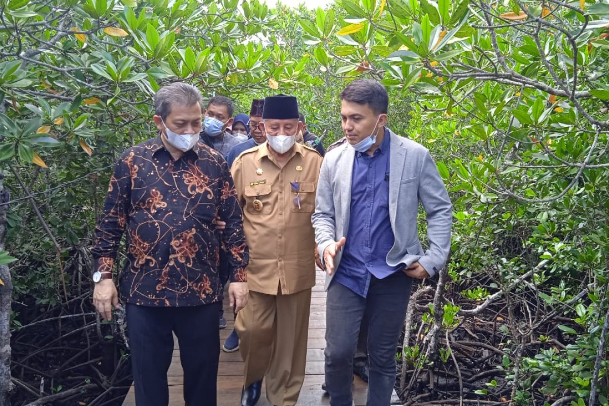 Gubernur Malut buka wisata hutan mangrove di Sofifi, gairahkan perekonomian